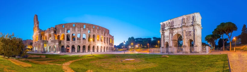 Fototapete Blick auf das Kolosseum in Rom in der Dämmerung © f11photo