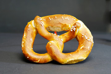 Frische Butterbreze im Studio fotografiert
