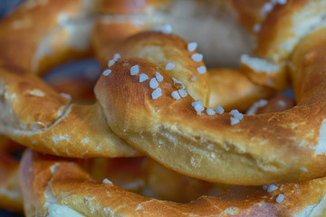 Frische Butterbreze im Studio fotografiert
