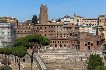 Obraz premium Panoramic view of City of Rome from the roof of Altar of the Fatherland, Italy