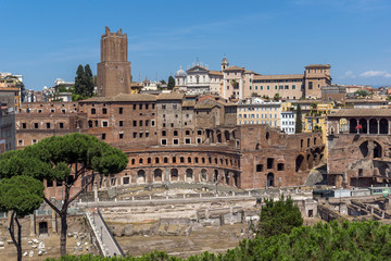 Obraz premium Panoramic view of City of Rome from the roof of Altar of the Fatherland, Italy