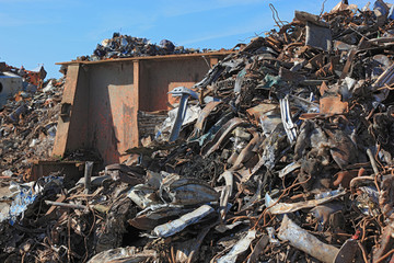 Schrottplatz, Altmetall auf Halde in einem Recyclingbetrieb