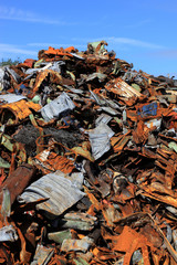 Schrottplatz, Altmetall auf Halde in einem Recyclingbetrieb