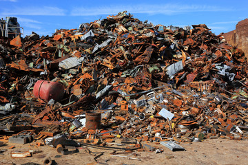 Schrottplatz, Altmetall auf Halde in einem Recyclingbetrieb