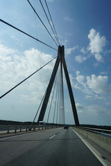 Brückenpfeiler einer Schrägseilbrücke