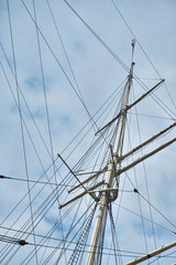 Fototapeta premium Mast mit Takelage