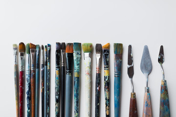 palette knives or painting spatulas and brushes