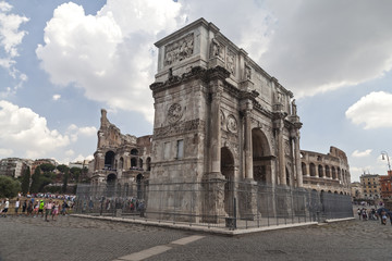 Fototapeta na wymiar Триумфальная арка Константина в Риме