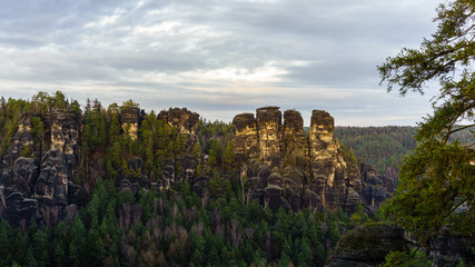 Wundersch&ouml;ne felsige Landschaft