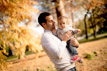 Fototapeta premium Young father and baby boy in autumn park