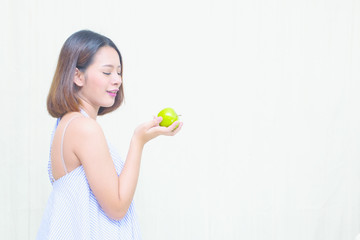 Pregnant women eating green apple ,healthy nutrition during pregnancy