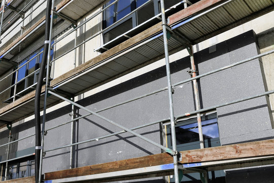 Building with professional heat-insulation
