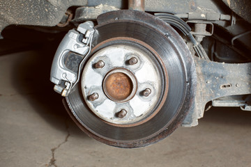 wheel suspension visible during  tire change.