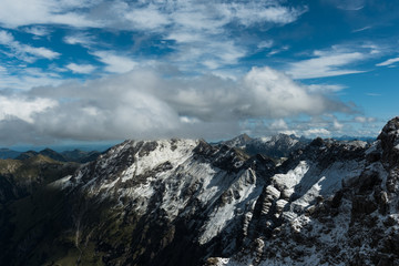 Fototapeta na wymiar Bergpanorama in den Alpen Blick vom Nebelhorn