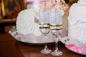 Fototapeta na wymiar wedding glasses with sparkling wine