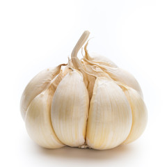 Obraz premium Garlic isolated on the white background.