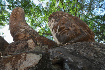 Angkor statue