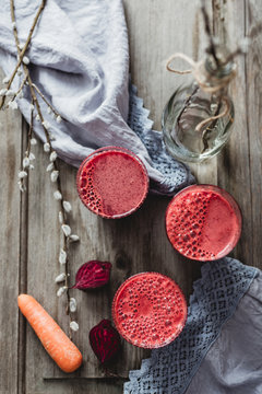 Detox juice with beetroot and carrot
