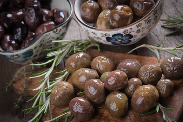 Cured greek olives