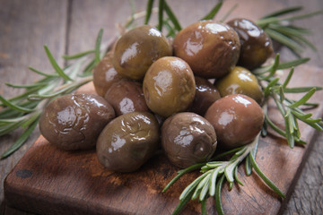 Cured greek olives