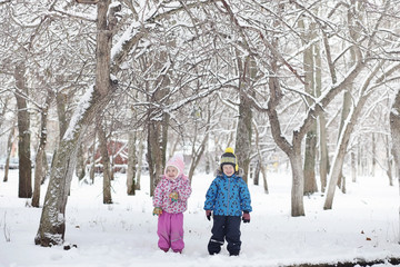 Snow-covered winter park and benches. Park and pier for feeding 