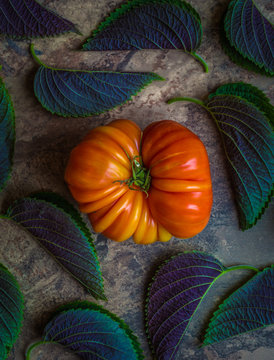 Tomato and perilla leaves
