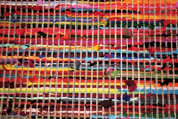 Fleckerlteppich in bunten Regenbogenfarben