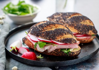 Sandwich with ham, aragula and radish