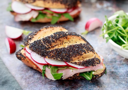 Sandwich with ham, aragula and radish