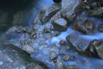 Fototapeta premium The softness of streams and rocks in many sizes, rock formations