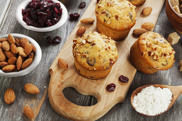 Muffins with dried fruits