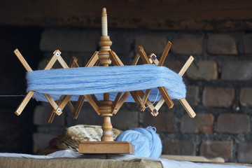 old winder of wool