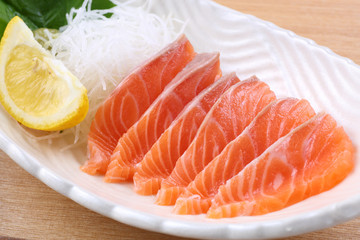 サーモンの刺身