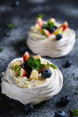 Pavlova cake with fresh berries