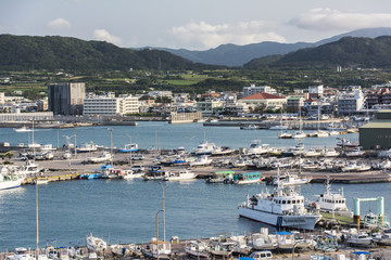 Fototapeta na wymiar Blick auf den Hafen von Ishigaki in Japan.
