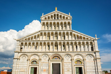 Fototapeta na wymiar Facade of the cathedral (Duomo) in Pisa, Tuscany, Italy