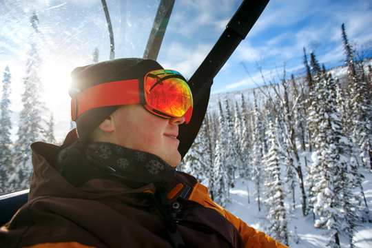  health lifestyle image of young snowboarder