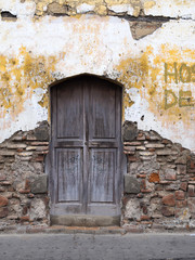 Fototapeta na wymiar Rustic Colonial Doorway - Antiqua, Guatemala