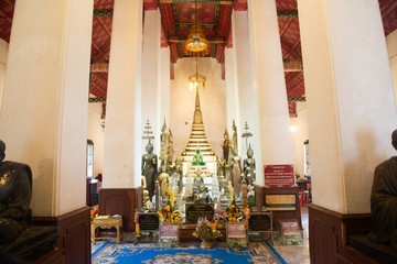 Fototapeta na wymiar Golden sitting Main Buddha at main Prang of Wat Arun Ratchawararam temple ,Bangkok,Thailand.