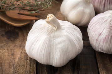 garlic on wood

