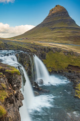 Fototapeta premium Kirkjufellfoss waterfall and Kirkjufell Mountain, Iceland