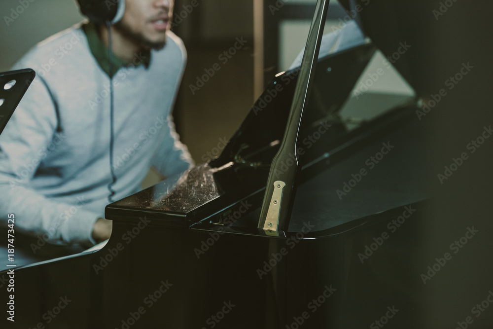 Wall mural cropped shot of african american man playing piano