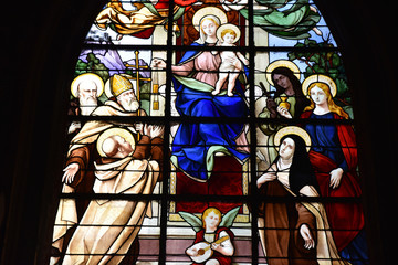 Vitrail de la Vierge à l'Enfant de l'église Saint-Merri à Paris, france
