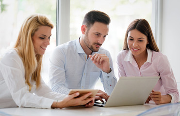 Obraz premium Business colleagues working together at office