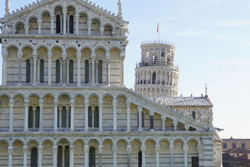 Fototapeta na wymiar ピサ大聖堂とピサの斜塔