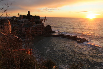 coucher de soleil sur Vernazza, Cinque Terre, Italie