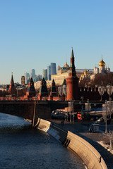 Fototapeta premium View of the Moscow Kremlin, a stone bridge and the Moscow River..