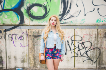 Fototapeta na wymiar Young beautiful blonde caucasian girl posing