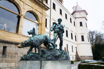Obraz premium Bronze statue dog handler at Konopiste castle, Czech Republic