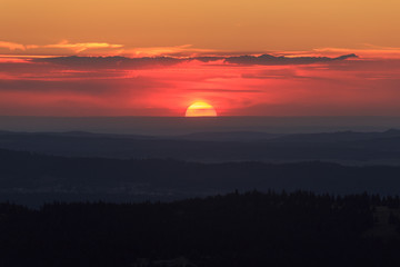 Un coucher de soleil depuis le Jura
